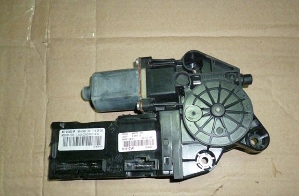 Неисправности стеклоподъемника и его блока на Renault Megane, Duster и Laguna Неисправности стеклоподъемника и его блока на Renault Megane, Duster и Laguna