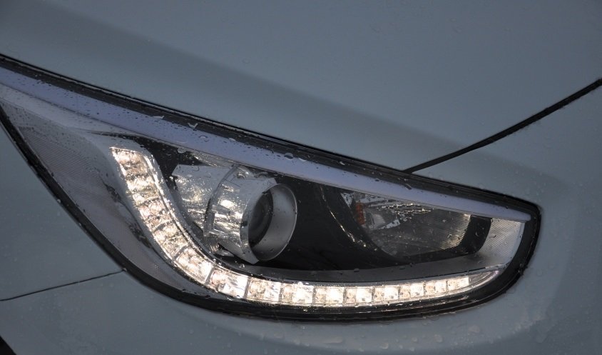 Выбор и замена лампы ближнего света и другой оптики на автомобиле Hyundai Solaris