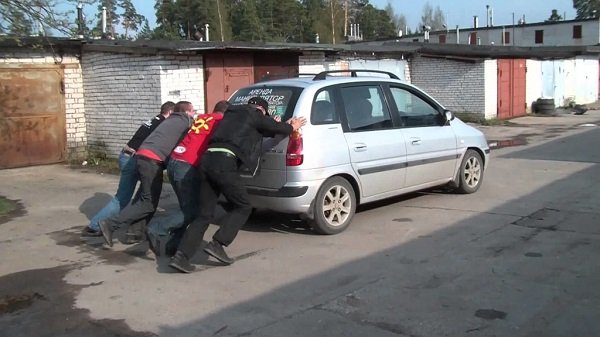 Почему стартер крутит, но не крутит двигатель, что делать в такой ситуации?