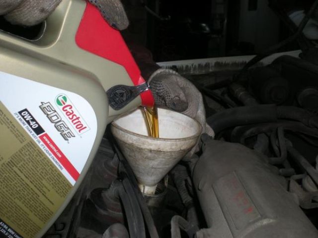 Все о моторном масле марки Castrol Edge 0w-40: особенности, фото и видео